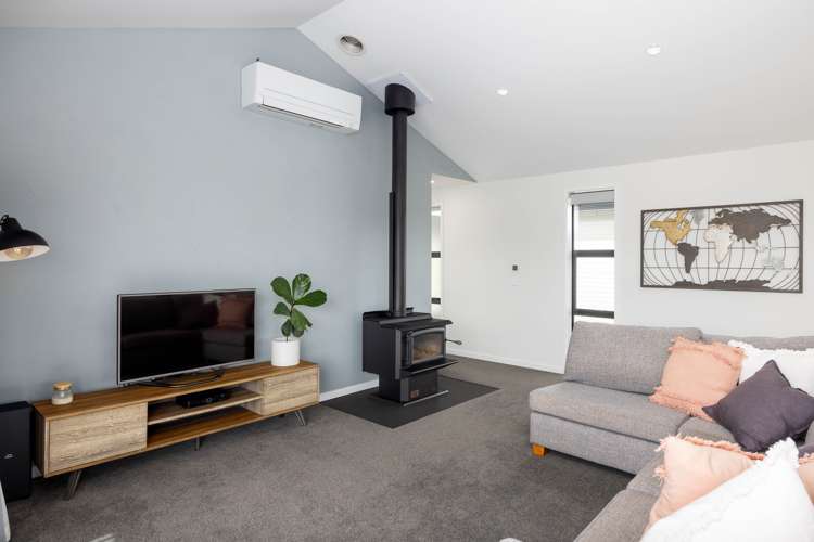 5 Evergreen Drive Woodend_13