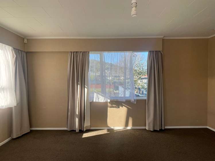 1 Momona Street Wainuiomata Lower Hutt City Houses for Rent One
