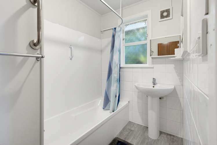 51 Catherine Crescent Paparangi_8