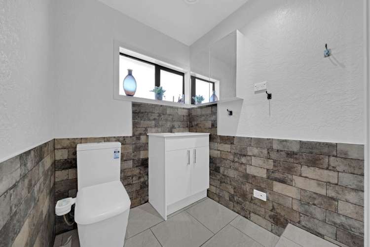 8 Papatahi Place Henderson_12