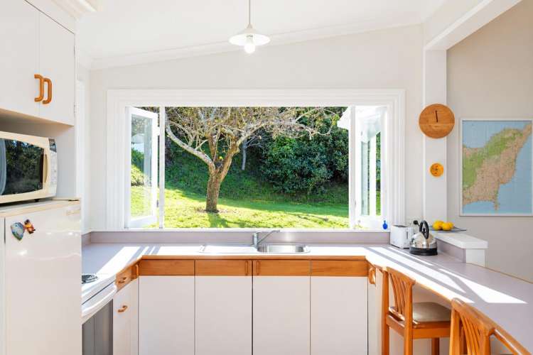 165 Beach Road Tokomaru Bay_7
