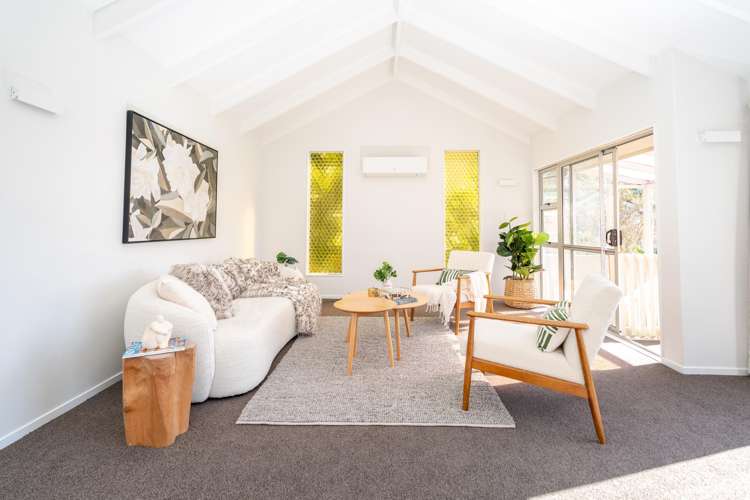 11 Selkirk Way Karori_1