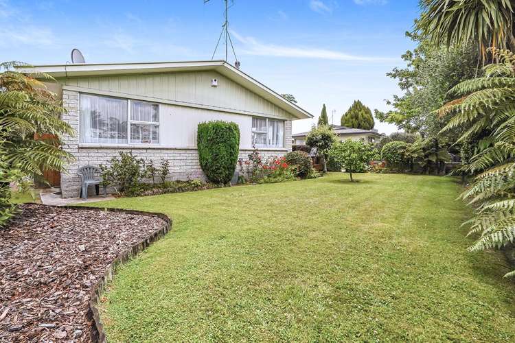 19 Clematis Avenue Pukete_15