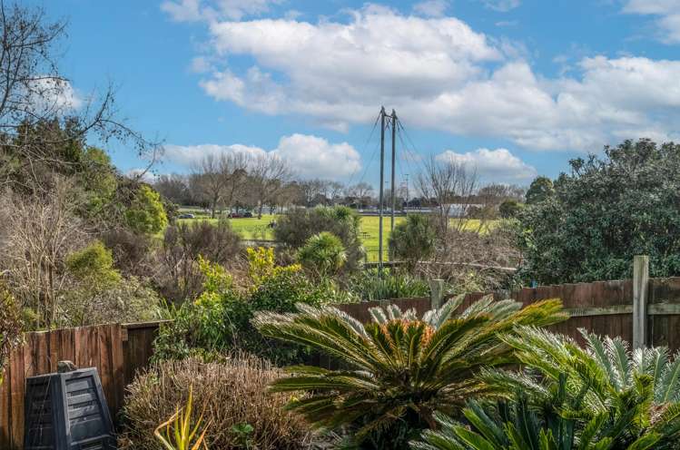 2/55 Aviemore Drive Highland Park_14