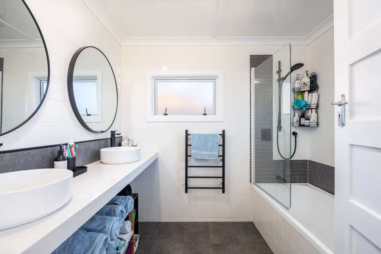 190 Seaview Road Westown_13