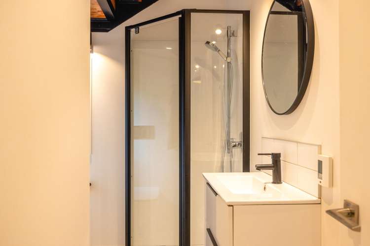 58 Victoria Road South Onetangi_23