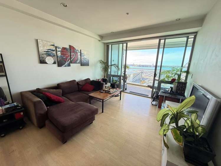 1304/30 Beach Road City Centre_5