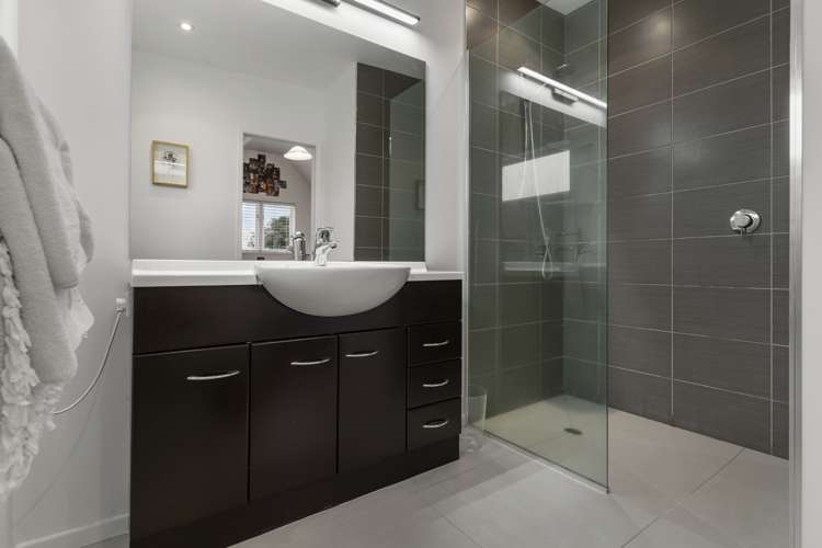 9 Kyle Road Greenhithe_19