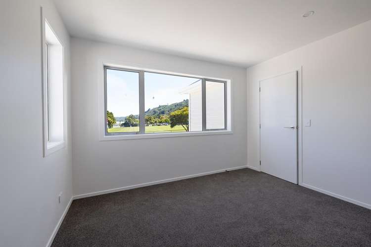 105 Main Road Wainuiomata_4