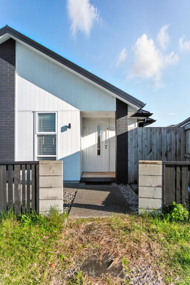 Papamoa Vibes: Modern, Sunny, Ready to Impress!
