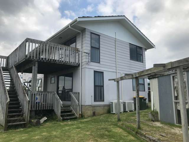 5 Bedroom, 2 bathroom House with Garage