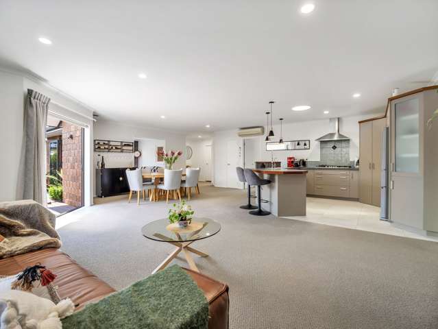 8 Farleigh Close Huntington_3