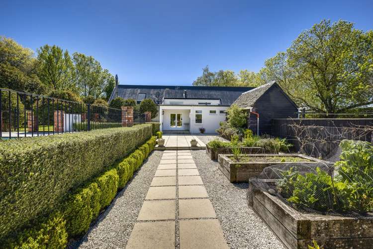 'Lochiel' - 105 Longlands Road West Longlands_12