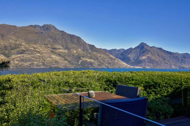 21 & 23 MacKinnon Terrace Sunshine Bay_47