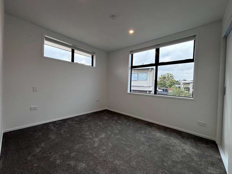 13/23 Awaroa Road Sunnyvale_2