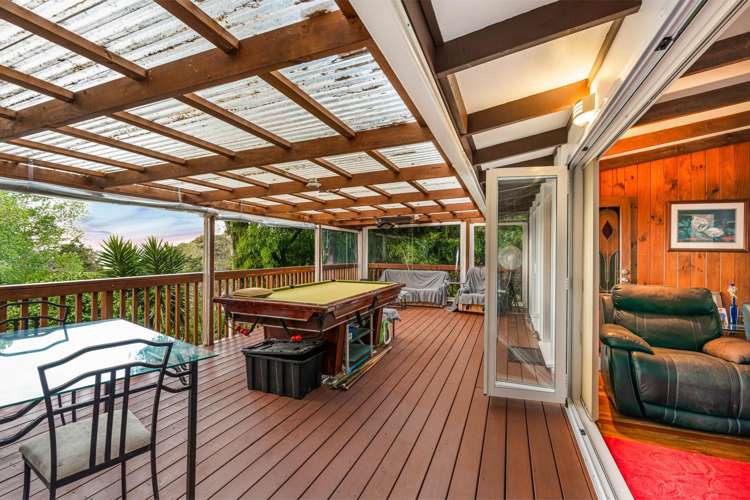 894 West Coast Road Waiatarua_15