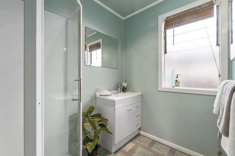 77 Tirimoana Road Te Atatu South_13