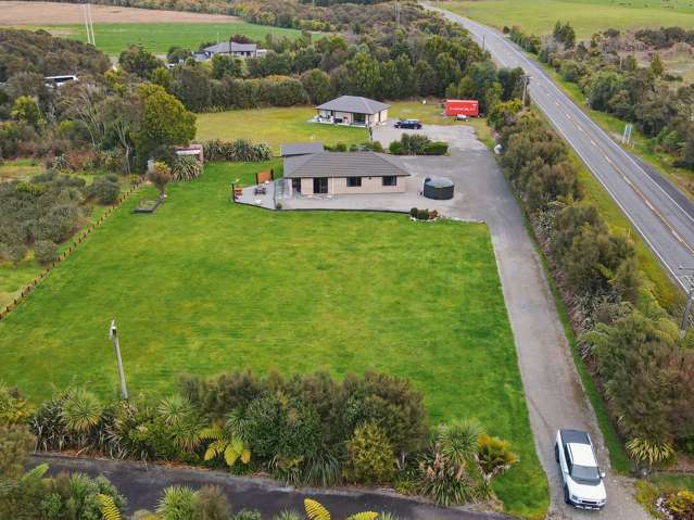 Country Setting, Close to Town