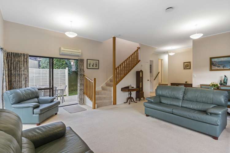 2/13a Eban Avenue Hillcrest_1