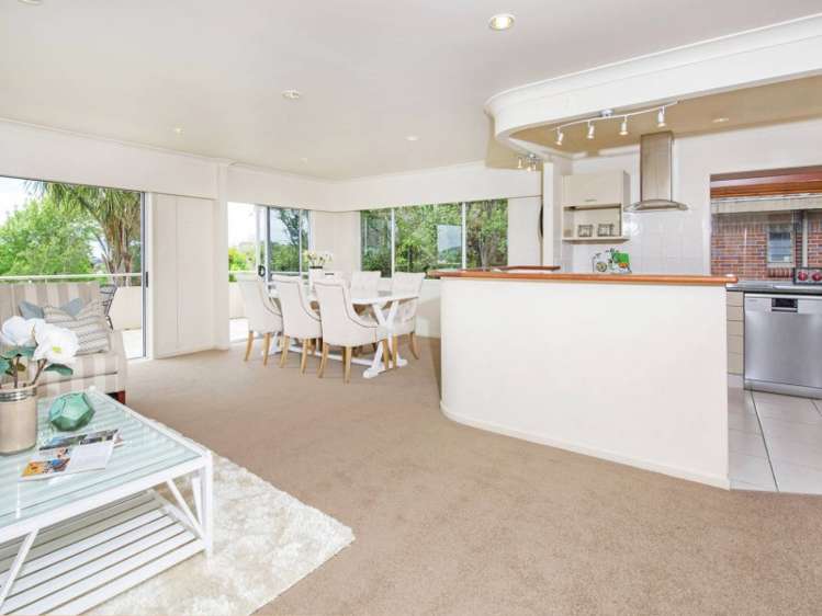 111 Hutchinsons Road Bucklands Beach_10