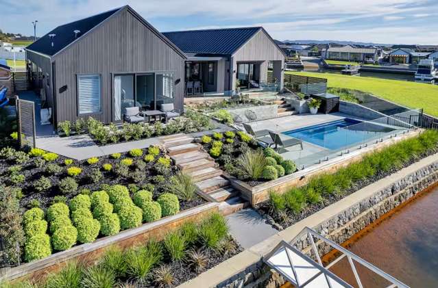 For Rent - 4 Bedroom Luxury Home with Pool & Pontoon