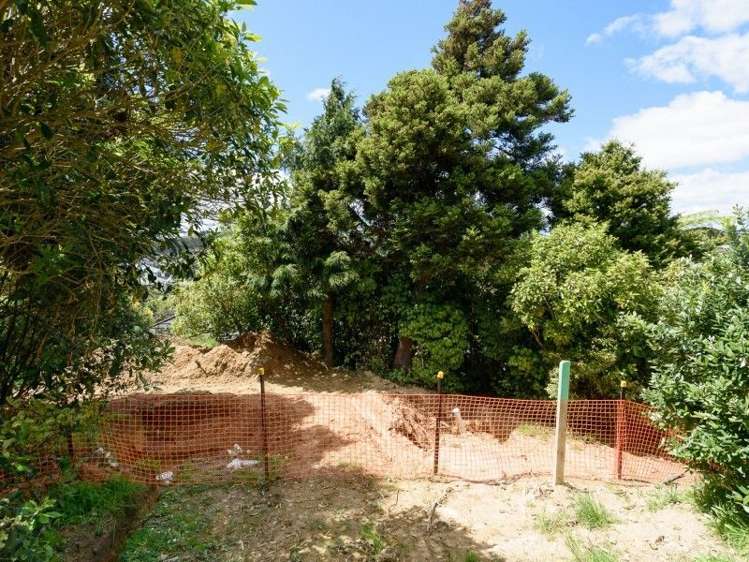 3 Hillview Crescent Paparangi_16