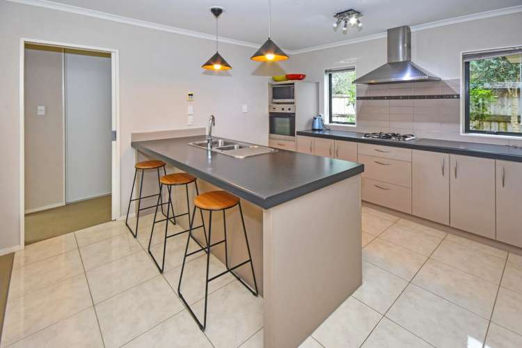 8 Ashkirk Place Wattle Downs_10