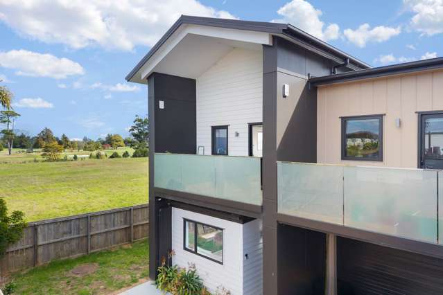 Views & Vibes - Elegant Townhouse Living