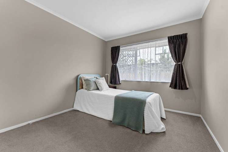 8 Headcorn Place Botany Downs_13