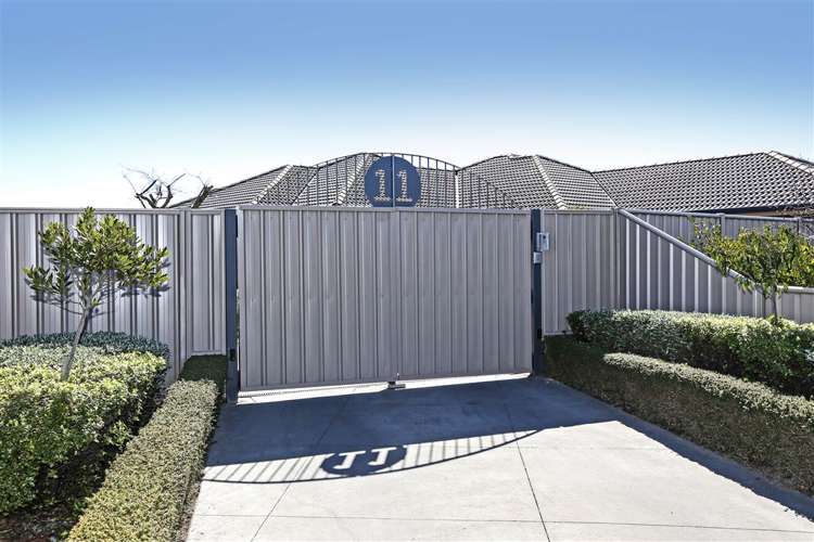 11 Lardon Place Frimley_18