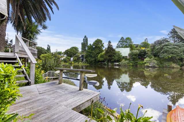 Tranquil & Peaceful on the waters edge