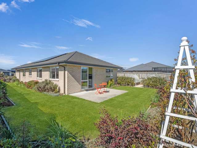 Vendor on move - Immediate Possession!!