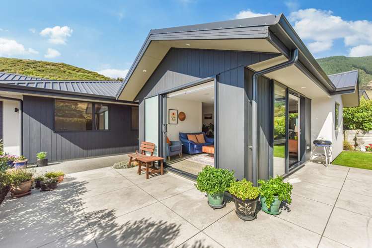 59 Sunningdale Drive Stoke_25