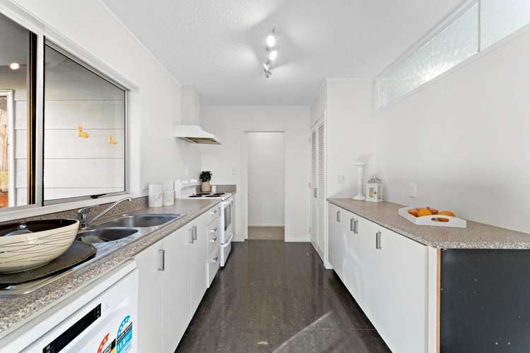 77 Kennedy Avenue Forrest Hill_6