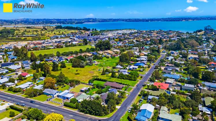 17 Fourth View Avenue Beachlands_33