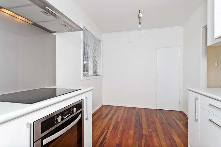 22 Kirrie Avenue Te Atatu South_7