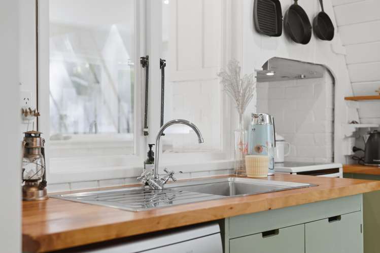 19 Crescent Road West Ostend_24