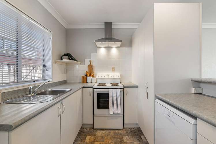 1/2 Doment Crescent Orewa_10