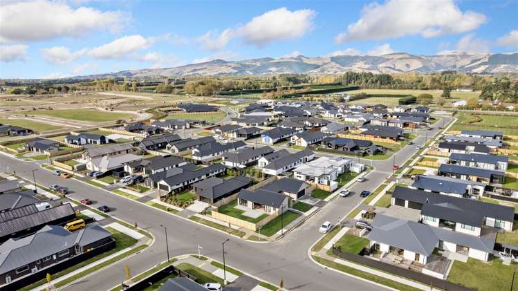 1 Candlesticks Crescent Lincoln_13