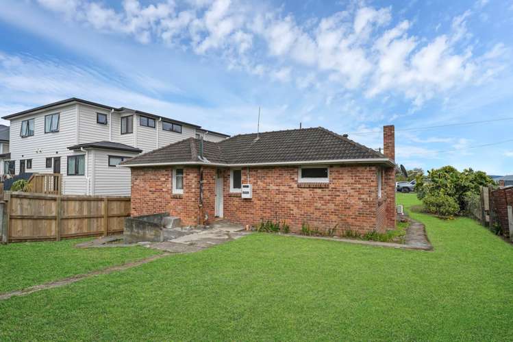 66 Staveley Avenue Hillsborough_15