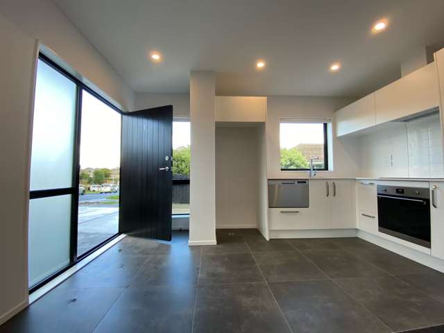 1/110 Kervil Avenue Te Atatu Peninsula_1