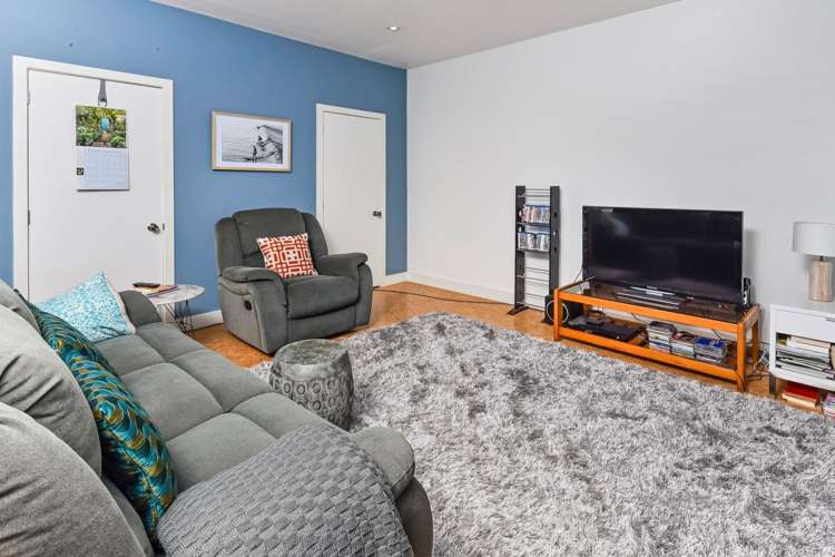 25 Ascot Avenue Narrow Neck_10