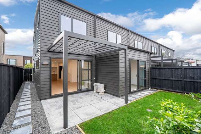 Style Meets Ease a Beautiful Corner Terrace