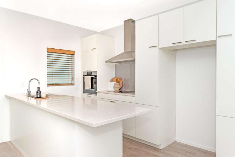 402/4 Reads Quay Gisborne Central_6