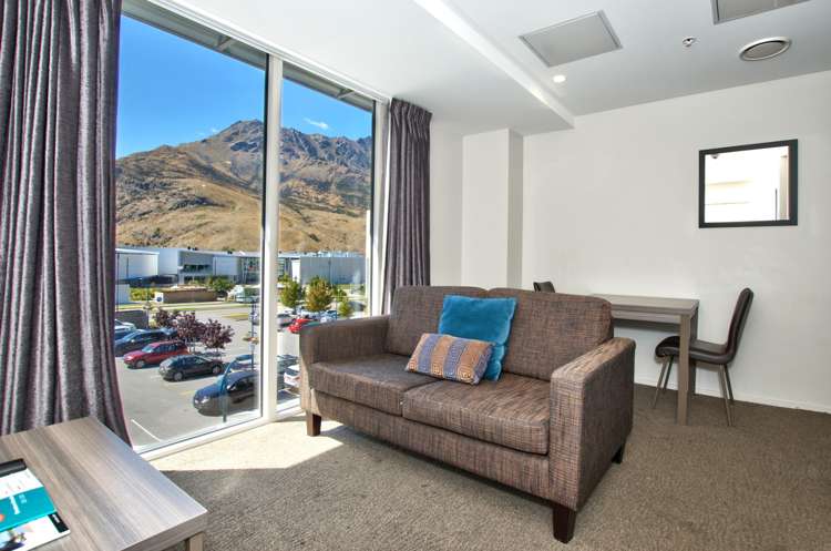 214 Ramada Remarkables Park, 24 Hawthorne Drive_0