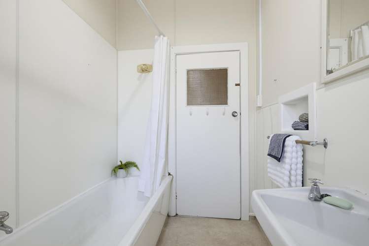 94 Kauri Street Miramar_14