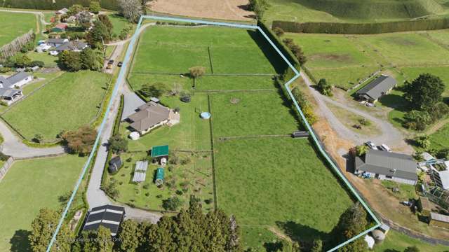 Big Views, Flat Land, Sheds, Superb Home