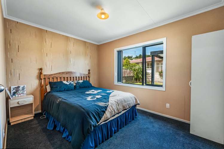 83 Walker Crescent Gore Surrounds_12