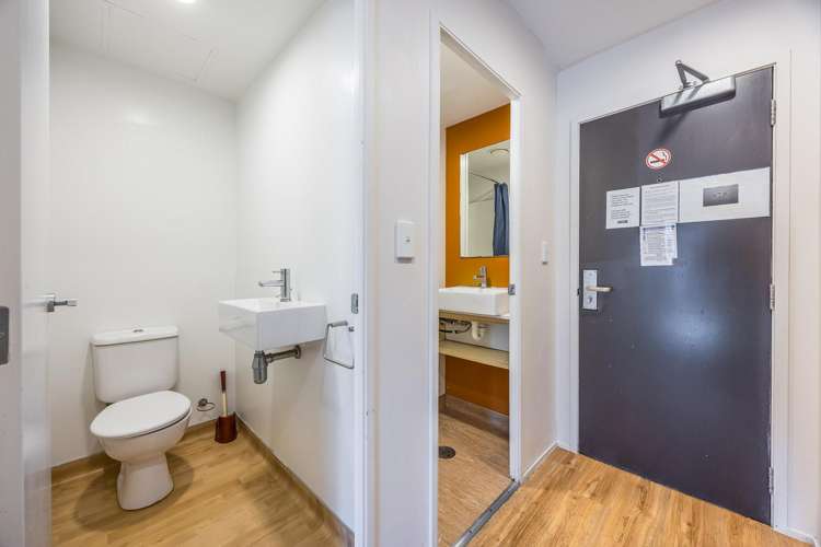 1820/21 Whitaker Place Grafton_13