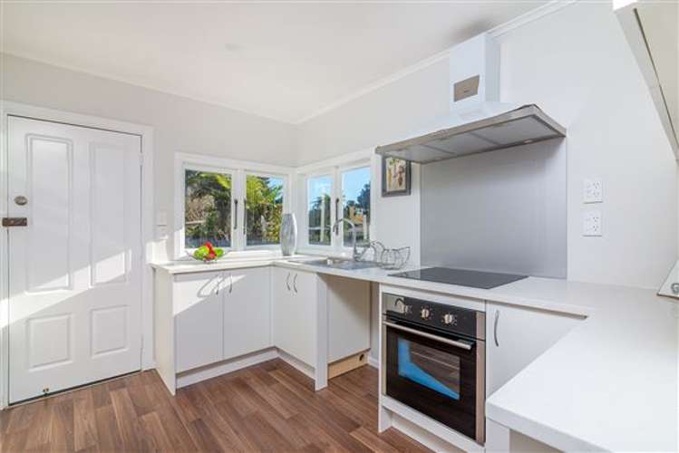 33 Titirangi Road New Lynn_15